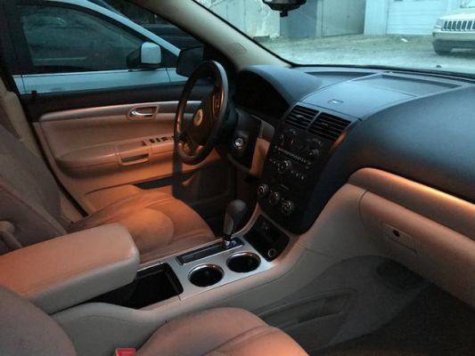 ****2010 Saturn Outlook XE/Third row seat/V6/Nice*** for sale in Wichita, KS – photo 6