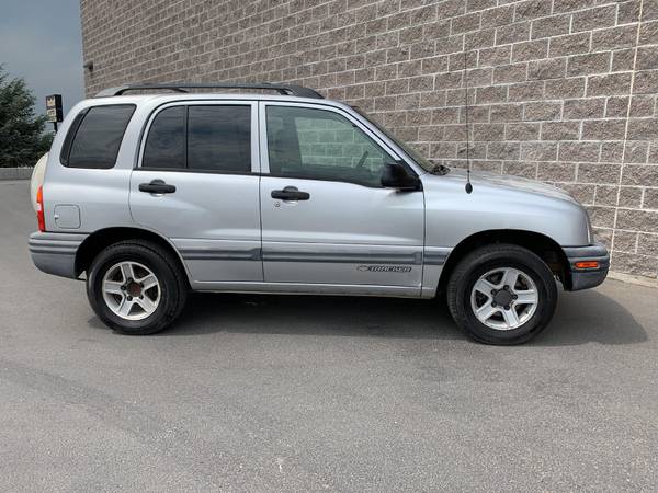 2003 Chevy Chevrolet Tracker Base hatchback Silver Leaf Metallic -... for sale in Jerome, ID – photo 2