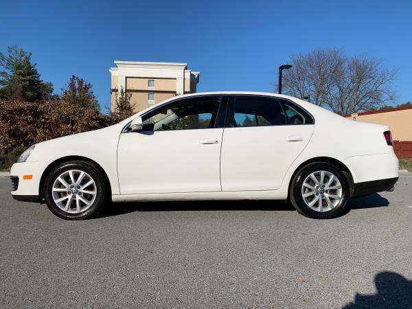 ONLY 87,000 Miles!!! ★ 2010 VW JETTA SE / 5 SPEED Manual - cars &... for sale in Poughkeepsie, NY – photo 2