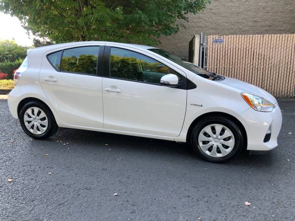 2013 Toyota Prius C 3, LEATHER Seats, 50+ MPG, - cars & trucks - by... for sale in Lake Oswego, OR – photo 5