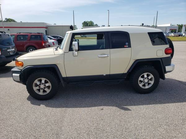 2008 TOYOTA FJ CRUISER 4WD ( ONLY 188K MILES) - - by for sale in Clanton, AL – photo 2