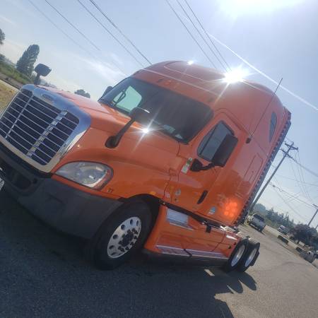 Freightliner cascadia - cars & trucks - by owner - vehicle... for sale in Federal Way, WA – photo 3