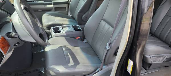 2009 Chrysler Town and Country - - by dealer - vehicle for sale in Lansing, MI – photo 14