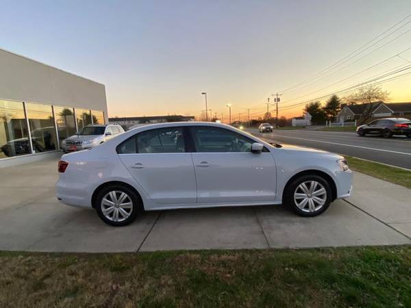 Look What Just Came In! A 2017 Volkswagen Jetta with only for sale in Meriden, CT – photo 9