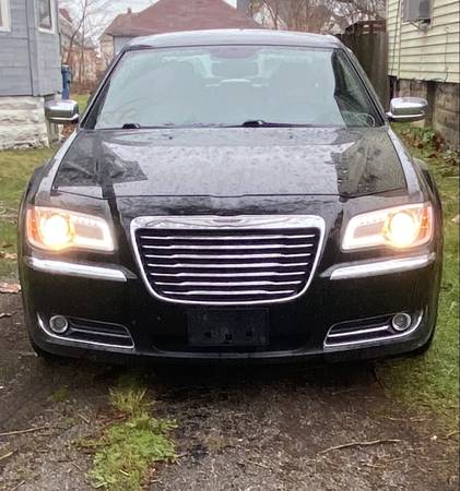Must see Beautiful Chrysler 300!! - cars & trucks - by owner -... for sale in Lorain, OH – photo 5