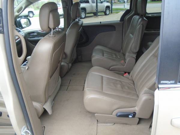 2013 Chrysler Town and Country Touring 4dr Mini Van for sale in Kalamazoo, MI – photo 11
