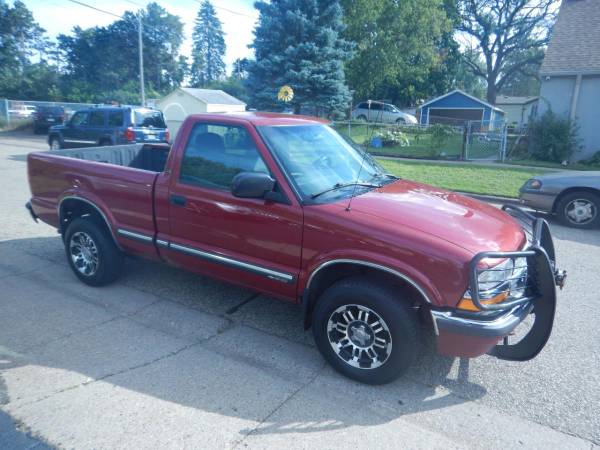 2000 Chevrolet S-10 Reg Cab 108" WB 4WD LS for sale in Oakdale, MN – photo 7