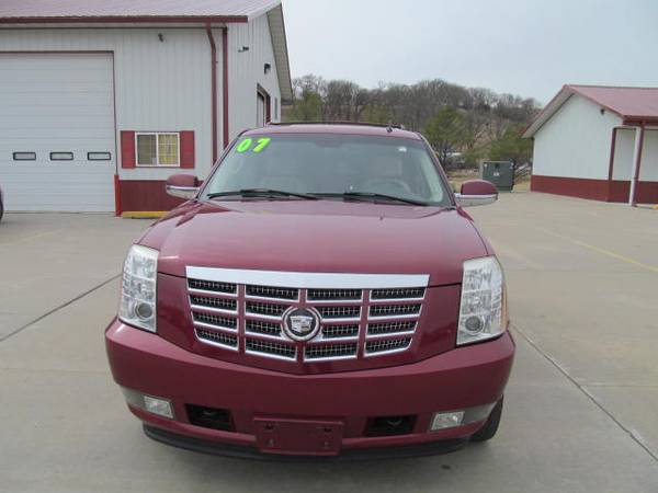 2007 Cadillac Escalade 7 passenger SUV (REDUCED) - cars & trucks -... for sale in Council Bluffs, IA – photo 2