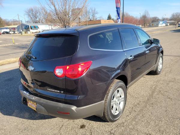 2011 Chevrolet Traverse LT FWD - cars & trucks - by dealer - vehicle... for sale in Moorhead, ND – photo 3