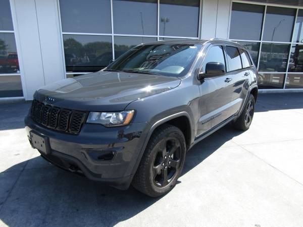 2018 *Jeep* *Grand Cherokee* *Altitude 4x4* - cars & trucks - by... for sale in Council Bluffs, NE – photo 3