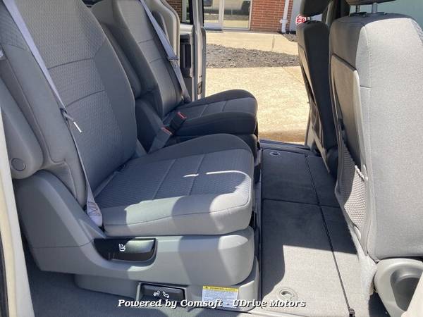 2009 CHRYSLER TOWN and COUNTRY TOURING - - by dealer for sale in Hickory, NC – photo 9