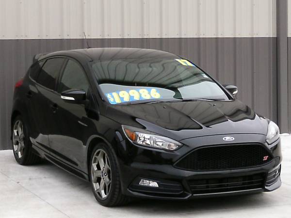 2017 Ford Focus ST Hatchback-31k Miles! Runs and Drives Excellent! -... for sale in Silvis, IA – photo 4
