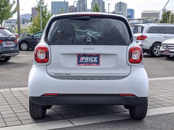 2018 Smart fortwo electric drive passion SKU:JK280089 Hatchback -... for sale in Bellevue, WA – photo 8