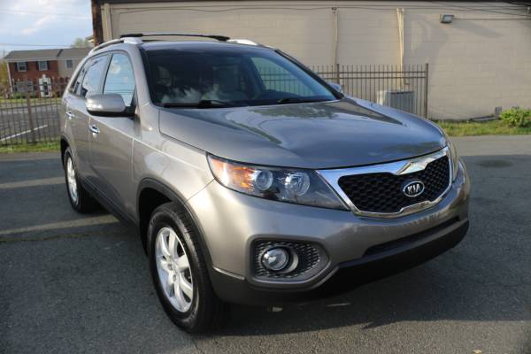 2012 KIA SORENTO LX, CLEAN TITLE, DRIVES GOOD, - - by for sale in Graham, NC – photo 3