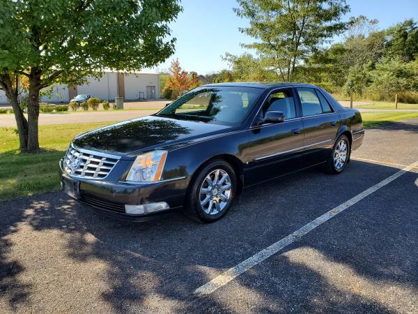 2008 Cadillac dts loaded leather seats sunroof for sale in Wooster, OH – photo 2
