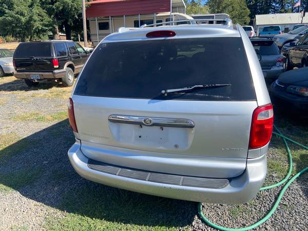 2003 Chrysler Town & Country 4dr Limited FWD with Rear window for sale in Sweet Home, OR – photo 4