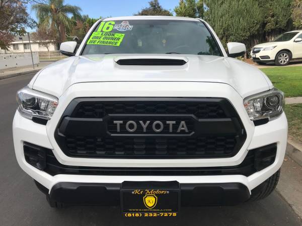 2016 Toyota / Tacoma / TRD Sport 4x4 / White / 1 Owner/ Must See -... for sale in Los Angeles, CA – photo 10