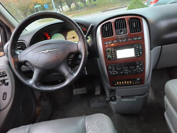 2005 Chrysler Town & Country - cars & trucks - by owner - vehicle... for sale in Bowie, District Of Columbia – photo 10