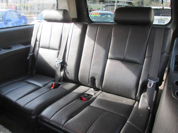 FM Jones and Sons 2013 GMC Yukon XL 3rd Row Seating 4x4 - cars &... for sale in Eugene, OR – photo 8