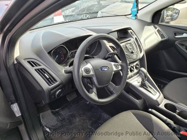 2014 *Ford* *Focus* *5dr Hatchback SE* Gray - cars & trucks - by... for sale in Woodbridge, District Of Columbia – photo 7