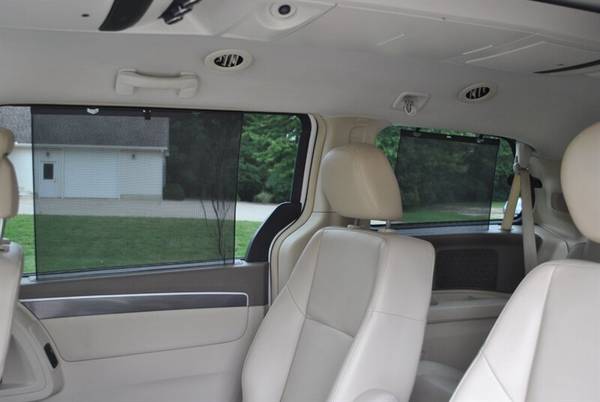 2010 VOLKSWAGEN ROUTAN SE WITH RSE RUST FREE DUAL SCREEN REAR SEAT... for sale in Flushing, MI – photo 23