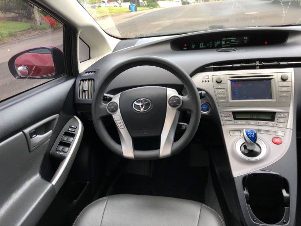 2015 Toyota Prius FOUR Hybrid 51 MPG Gas saver Leather seats for sale in Vancouver, OR – photo 8