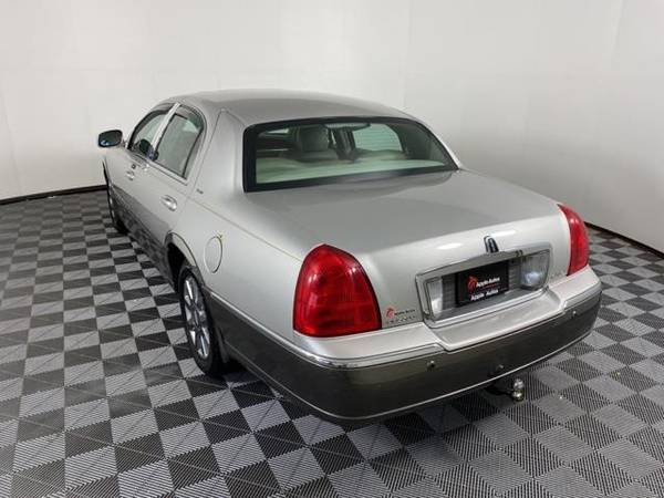 2004 Lincoln Town Car Ultimate - sedan - cars & trucks - by dealer -... for sale in Shakopee, MN – photo 4