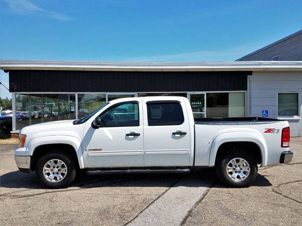 2008 GMC Sierra Crew Cab Z71 MAX 4WD, 143K, 6.0L V8, Auto, A/C, CD/SAT for sale in Belmont, MA – photo 6