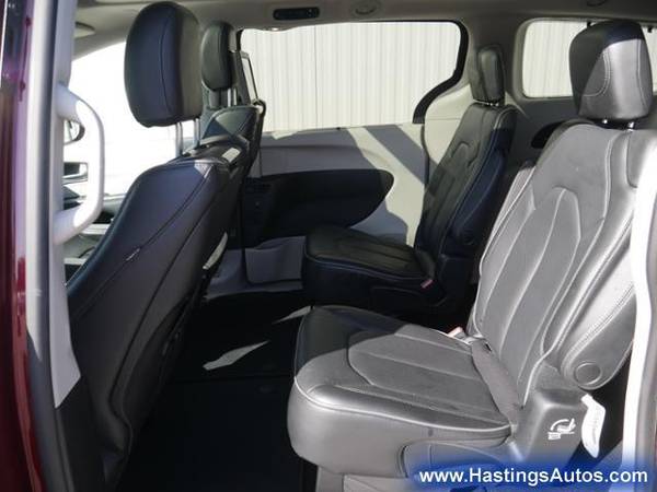 2017 Chrysler Pacifica Limited for sale in Hastings, MN – photo 7