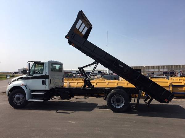 2005 International 4400 with 18 Flatbed/Dump Body for sale in Lake Crystal, MN – photo 14