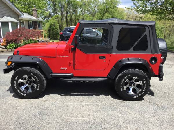 2001 Jeep Wrangler Sport automatic, excellent shape with exrtas for sale in Jeannette, PA – photo 2