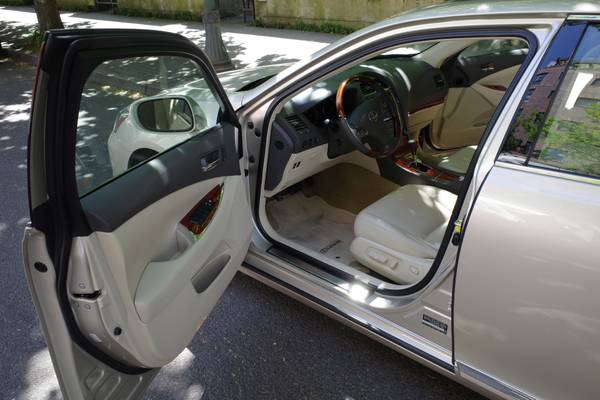 2011 Lexus ES350 4 Door Sedan Beige 24, 200 Miles Original Owner for sale in Portland, OR – photo 5