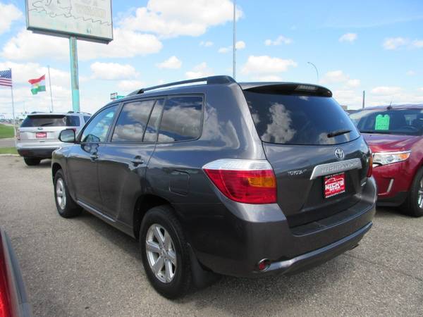 2008 Toyota Highlander Base 4WD - cars & trucks - by dealer -... for sale in Moorhead, ND – photo 4