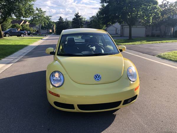 2006 Volkswagen Beetle YELLOW 2.5 Auto Hatchback 2D - LOW MILEAGE for sale in Rochester, MI – photo 3