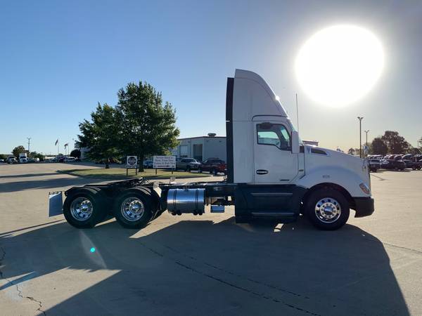 ◄◄◄ 2018 Kenworth T680 Day Cabs ►►► - cars & trucks - by dealer -... for sale in Fayetteville, AR – photo 3