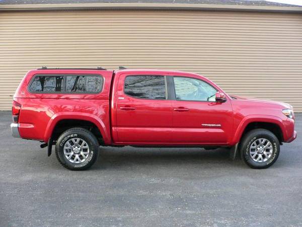 18 Toyota Tacoma Crew 4x4, Burgandy w/ matching cap, Clean! We... for sale in binghamton, NY – photo 5
