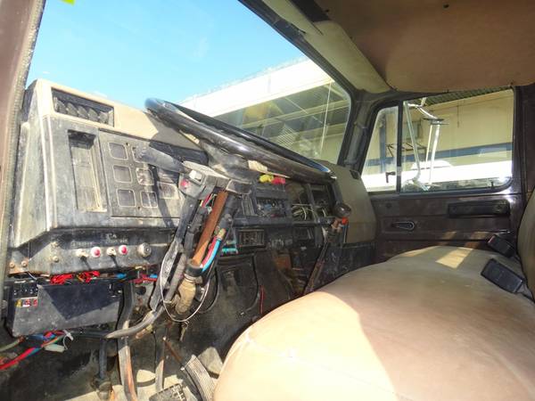 1992 INTERNATIONAL TRUCK 4600 WITH AIR COMPRESSOR - cars & trucks -... for sale in Los Angeles, CA – photo 8