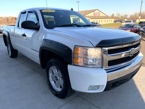 2007 Chevrolet Silverado 1500 4WD Ext Cab 143.5" LT w/2LT - cars &... for sale in Chesaning, MI – photo 3