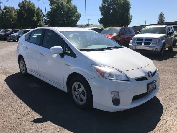 2011 TOYOTA PRIUS RUNS GREAT SUPER CLEAN - cars & trucks - by dealer... for sale in Eugene, OR – photo 2