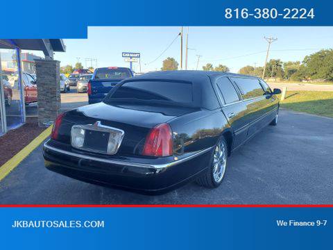 2000 Lincoln Town Car RWD Executive Sedan 4D Trades Welcome Financing for sale in Harrisonville, MO – photo 14