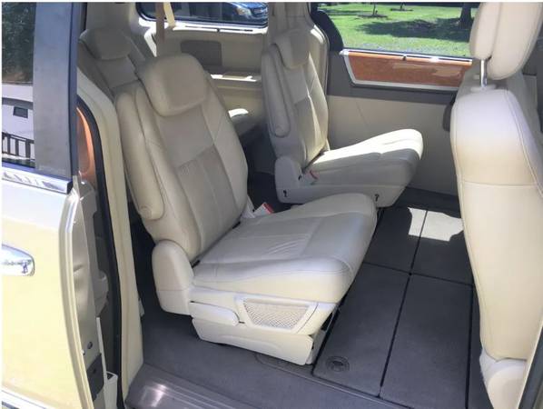 2010 Chrysler Town & Country Limited / Leather / NAV / Twin DVD's for sale in Summerville , SC – photo 4
