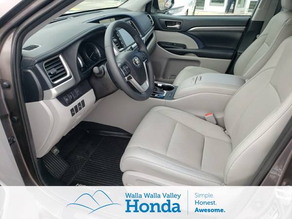 2019 Toyota Highlander Limited suv Gray - - by dealer for sale in College Place, WA – photo 9