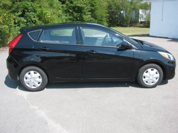 2017 HYUNDAI ACCENT HATCH SE...4CYL AUTO...53000 MILES...NICE!! for sale in Knoxville, TN – photo 4