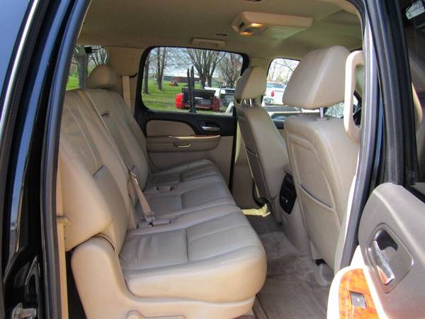 2007 Chevy Suburban 2500 LT - - by dealer - vehicle for sale in Appleton, WI – photo 13