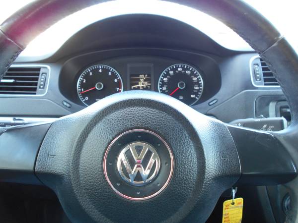 2013 VW Jetta 2.5 SE 69,000 miles - cars & trucks - by dealer -... for sale in Martensdale, IA – photo 10