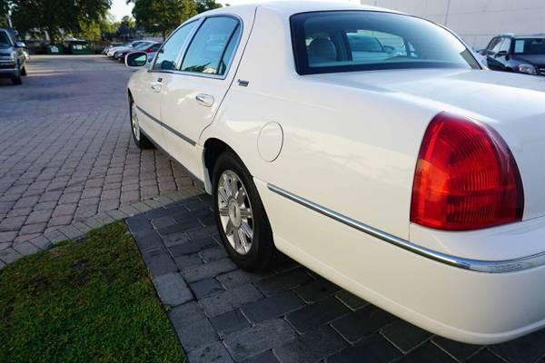 2006 Lincoln Town Car Signature Limited - Very Clean, Well Maintained, for sale in Naples, FL – photo 17