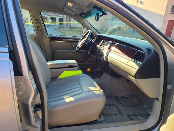 2003 Lincoln Town Car Executive L ONLY 101K WARRANTY AVAILABLE -... for sale in HARRISBURG, PA – photo 9