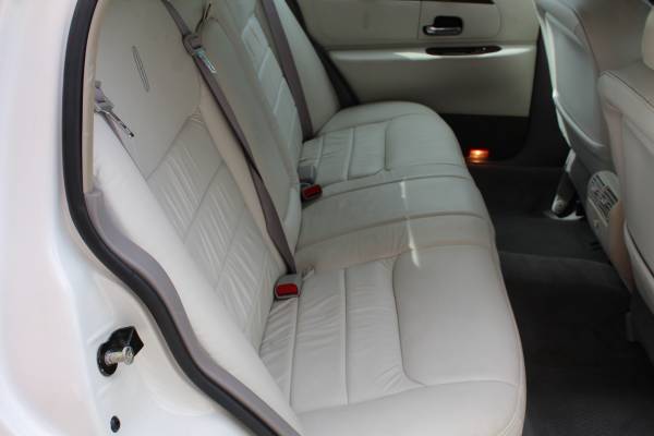 Lincoln Town Car Signature - - by dealer - vehicle for sale in Royal Palm Beach, FL – photo 12