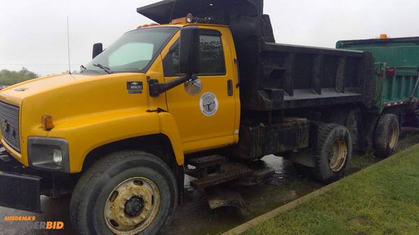 2006 Chevrolet C8500 Dump Truck (0518) - - by dealer for sale in Newport, MI – photo 2