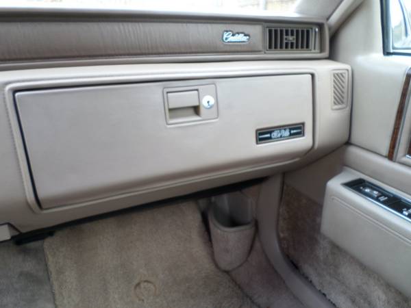 1990 CADILLAC DeVille 4 5L In excellent condition for sale in Stewartsville, PA – photo 19